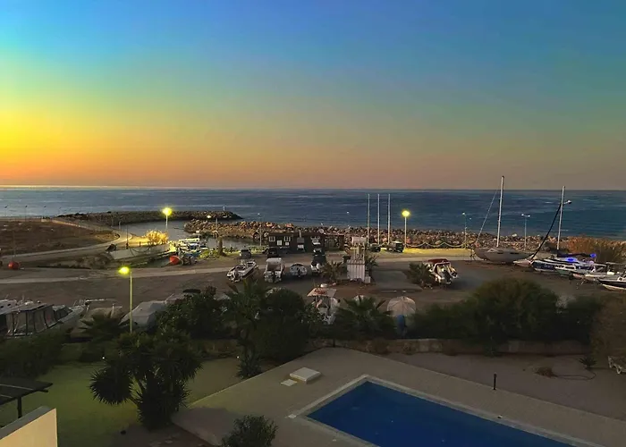 Spacious Two-bedroom With Sea View B3 * كيرينيا