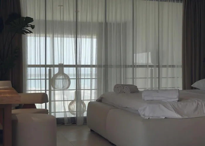 Spacious Two-bedroom With Sea View B3 * كيرينيا