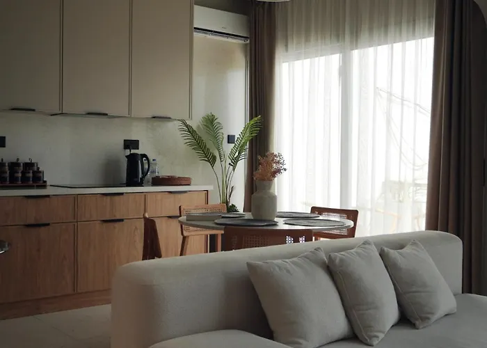 Spacious Two-bedroom With Sea View B3 شقة