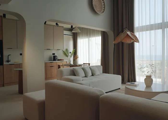 Spacious Two-bedroom With Sea View B3 شقة كيرينيا