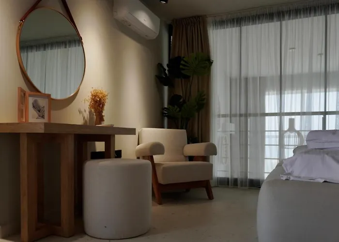 Spacious Two-bedroom With Sea View B3 شقة كيرينيا