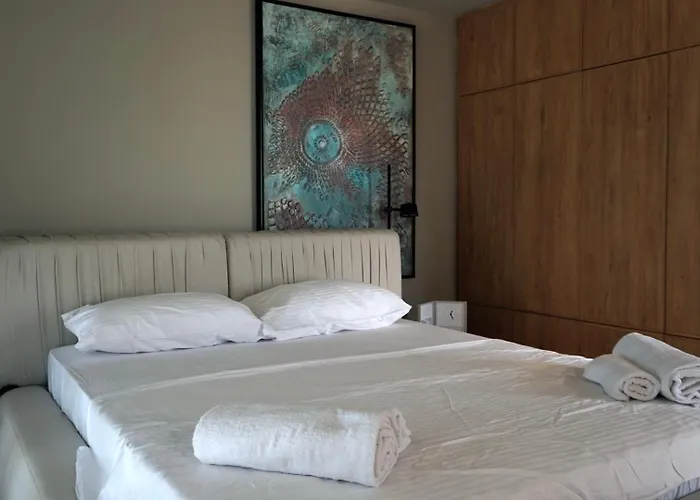 Spacious Two-bedroom With Sea View B3 * كيرينيا