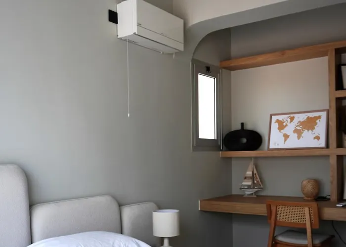 Spacious Two-bedroom With Sea View B3 شقة *