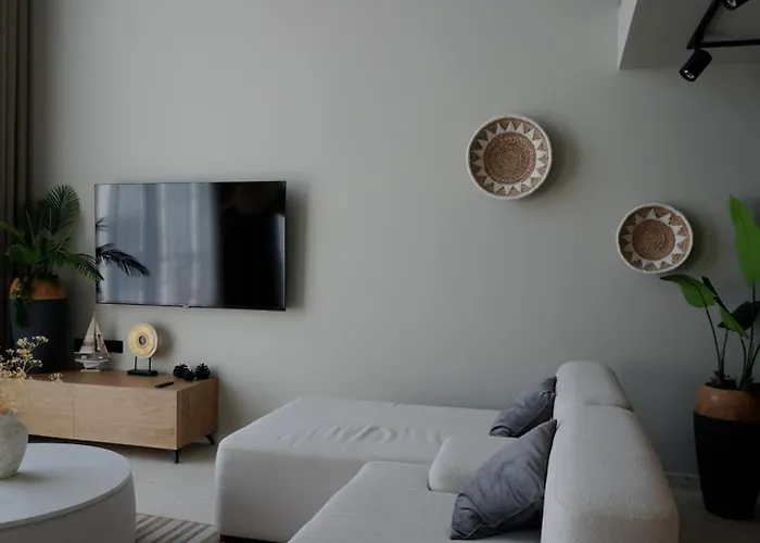 Spacious Two-bedroom With Sea View B3 شقة كيرينيا