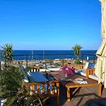 Spacious Two-bedroom With Sea View B3 דירה