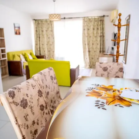 Spacious Three-bedroom With Sea View A3 Apartment