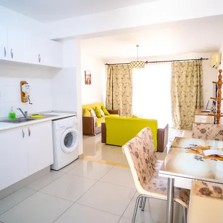 Spacious Three-bedroom With Sea View A3 Apartment *