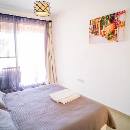 Spacious Three-bedroom With Sea View A3 *