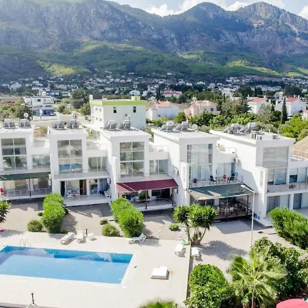 Апартаменты Spacious Two-bedroom With Sea View B3 Кирения