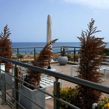 Апартаменты Spacious Two-bedroom With Sea View B3 *