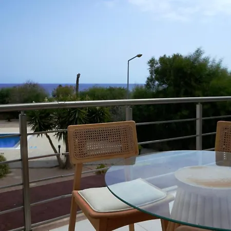 Spacious Two-bedroom With Sea View B3 Апартаменты Кирения