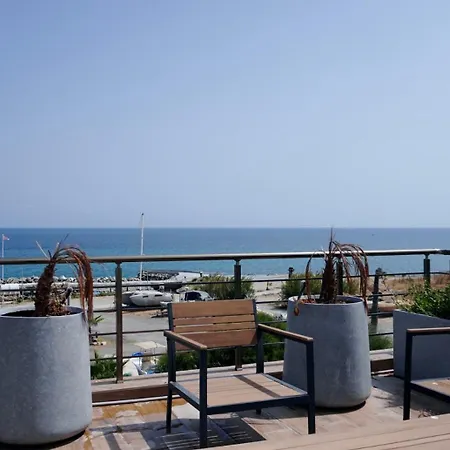 Spacious Two-bedroom With Sea View B3 * キレニア