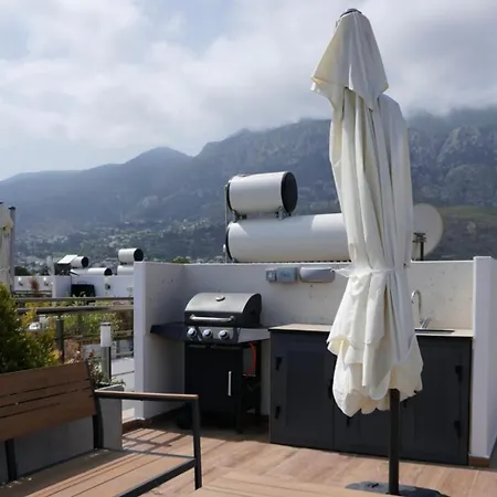 Апартаменты Spacious Two-bedroom With Sea View B3