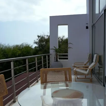 Апартаменты Spacious Two-bedroom With Sea View B3 Кирения