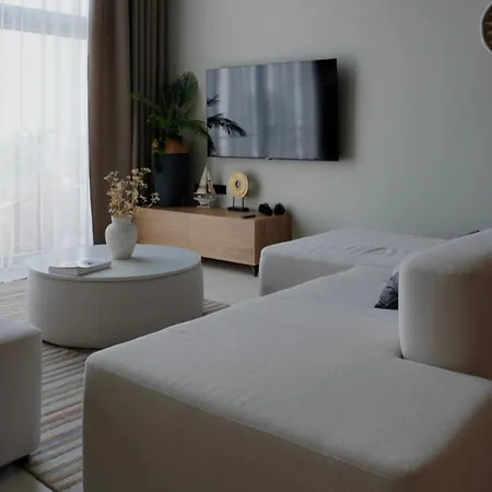 Spacious Two-bedroom With Sea View B3 Кирения