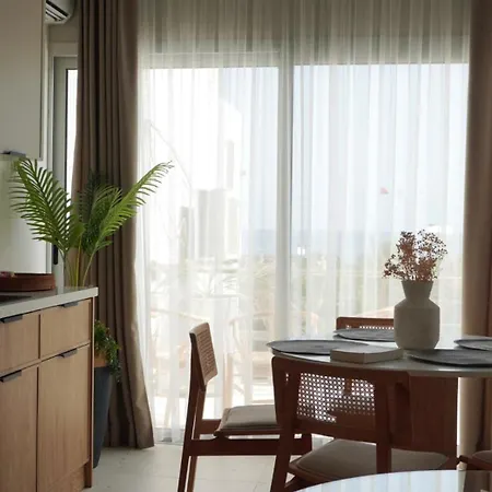 Spacious Two-bedroom With Sea View B3 キレニア