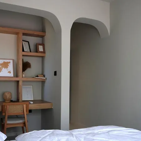 Spacious Two-bedroom With Sea View B3 Кирения