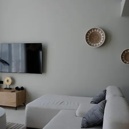 Spacious Two-bedroom With Sea View B3 Апартаменты Кирения