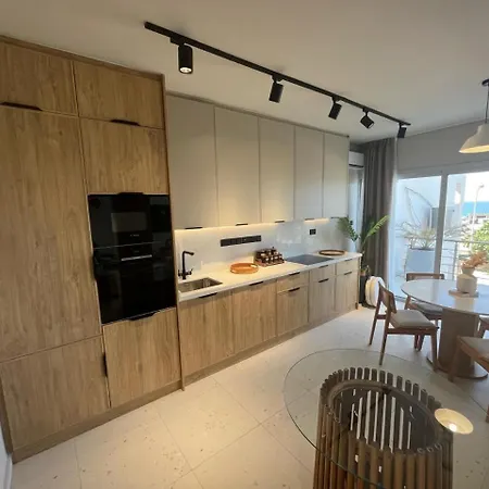 Spacious Two-bedroom With Sea View B3 公寓 凯里尼亚