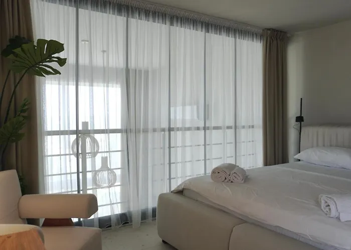 Apartmán Spacious Two-bedroom With Sea View B3 *