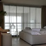 Spacious Two-bedroom With Sea View B3 Apartament